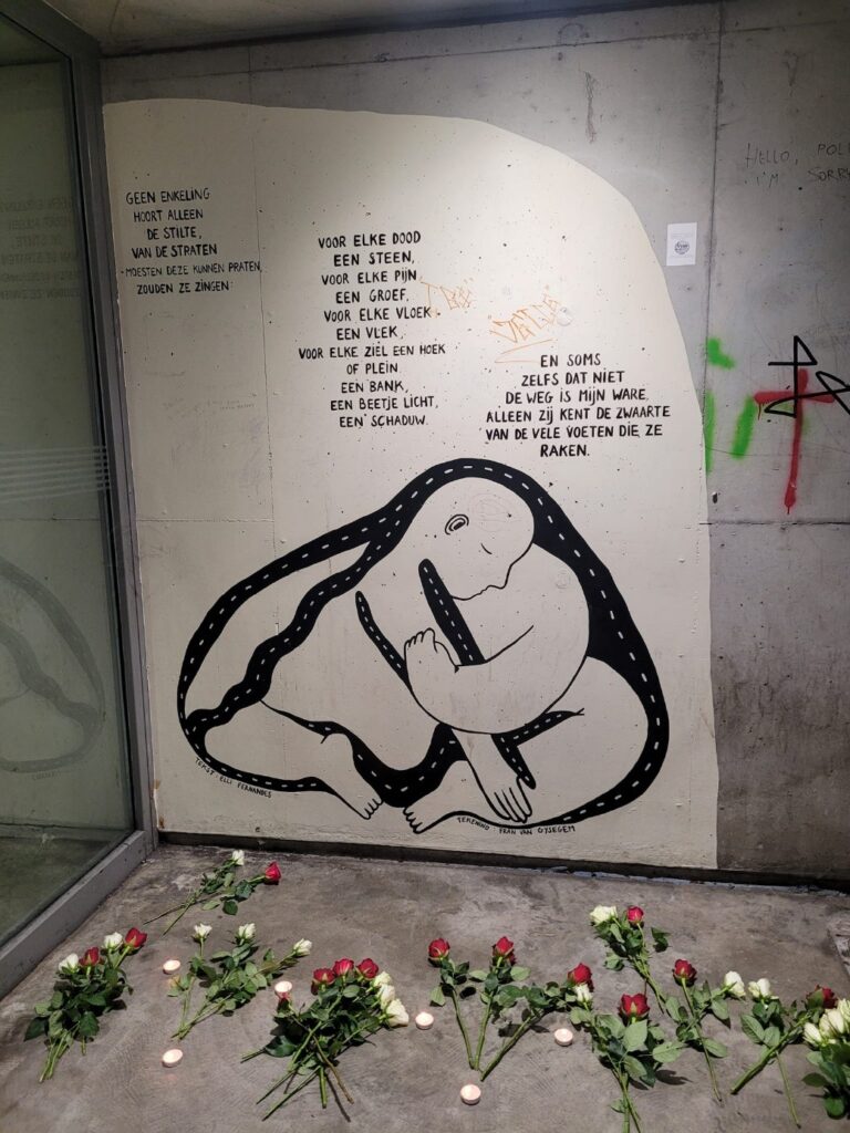 tVlot - Herdenkplek pic1 - foto uit Caritas artikel